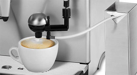 O primeiro acessório para espuma de leite automático da Saeco, o Cappuccinatore (1996)