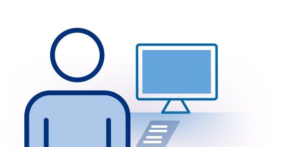 uma pessoa ao lado de um computador