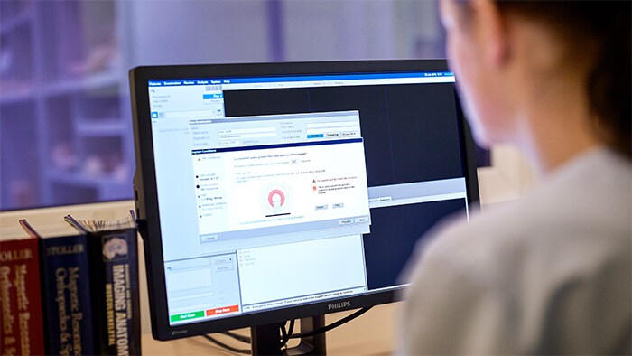 Exames de RM para pacientes com dispositivos cardíacos condicionados para RM