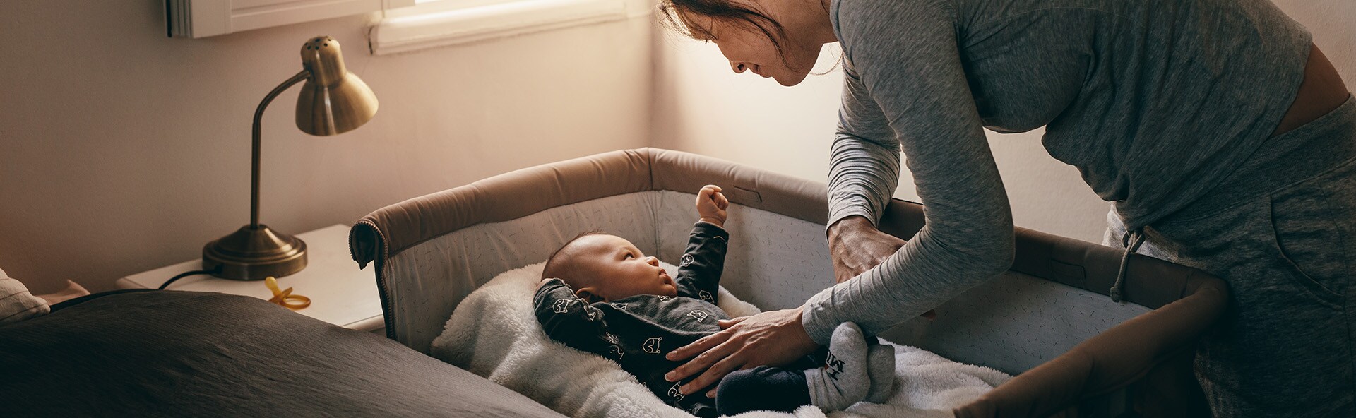 A partilha de cama promove a amamentação