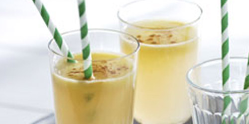 Sumo org&acirc;nico de p&ecirc;ra e ma&ccedil;&atilde;