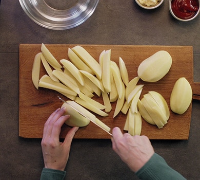 Batatas fritas caseiras e estaladiças