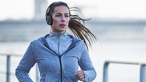 Auscultadores desportivos over-ear sem fios SH402 com prote&ccedil;&otilde;es dos ouvidos com arrefecimento