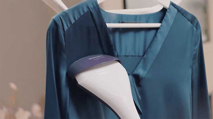 O vaporizador de roupa deve tocar na roupa