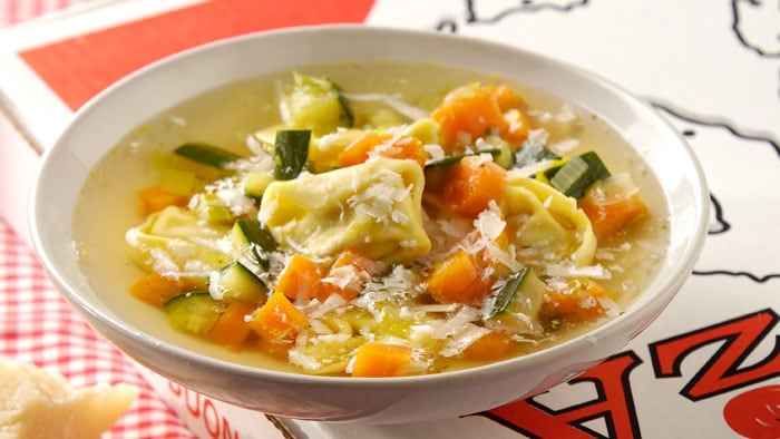 Sopa de legumes com tortellini