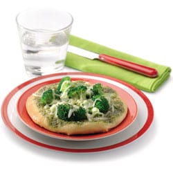 Mini pizzas com manjericão e brócolos